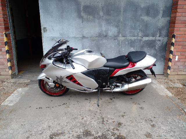 LOTE 030 SUZUKI GSX1300RA 2022/2023 