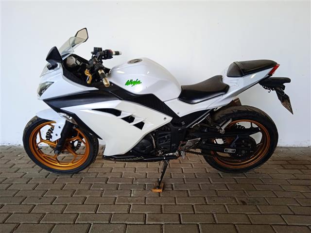 LOTE 033 NINJA 300 2015/2015 