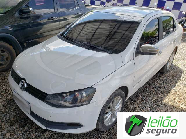 LOTE 037 VOLKSWAGEN/VOYAGE COMFORTLINE 1.0 TOTAL FLEX 2015